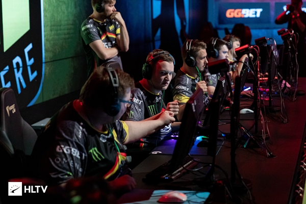 位主裁判的 位主裁判的