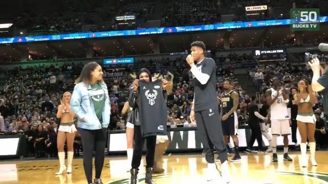 第40分钟,佩里神勇扑出约罗的头球攻门。 来源:utdreport